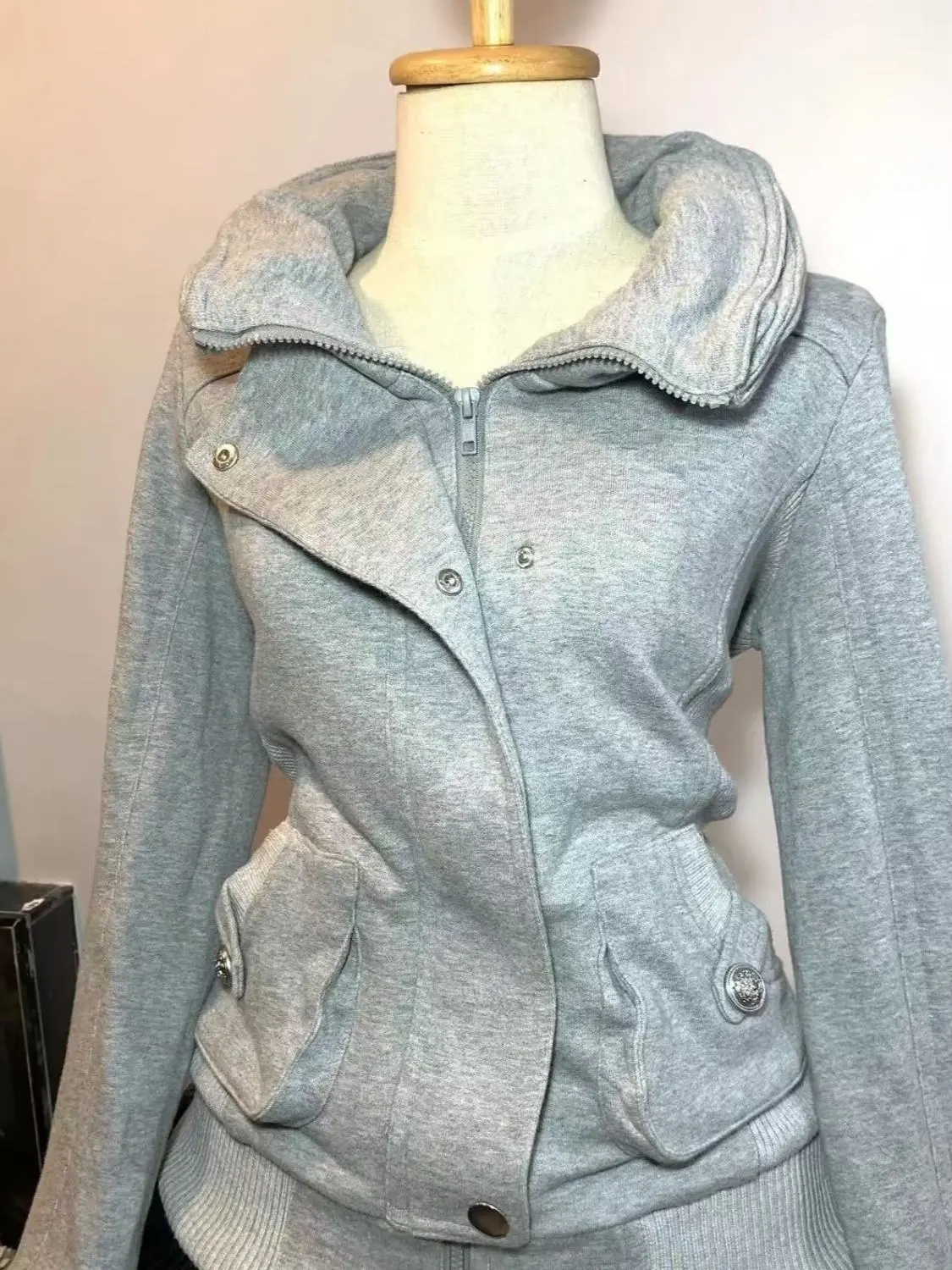 Retro Gray Sweatshirt For Wome – Vintage Zip Hoodie Bewertung und Preis